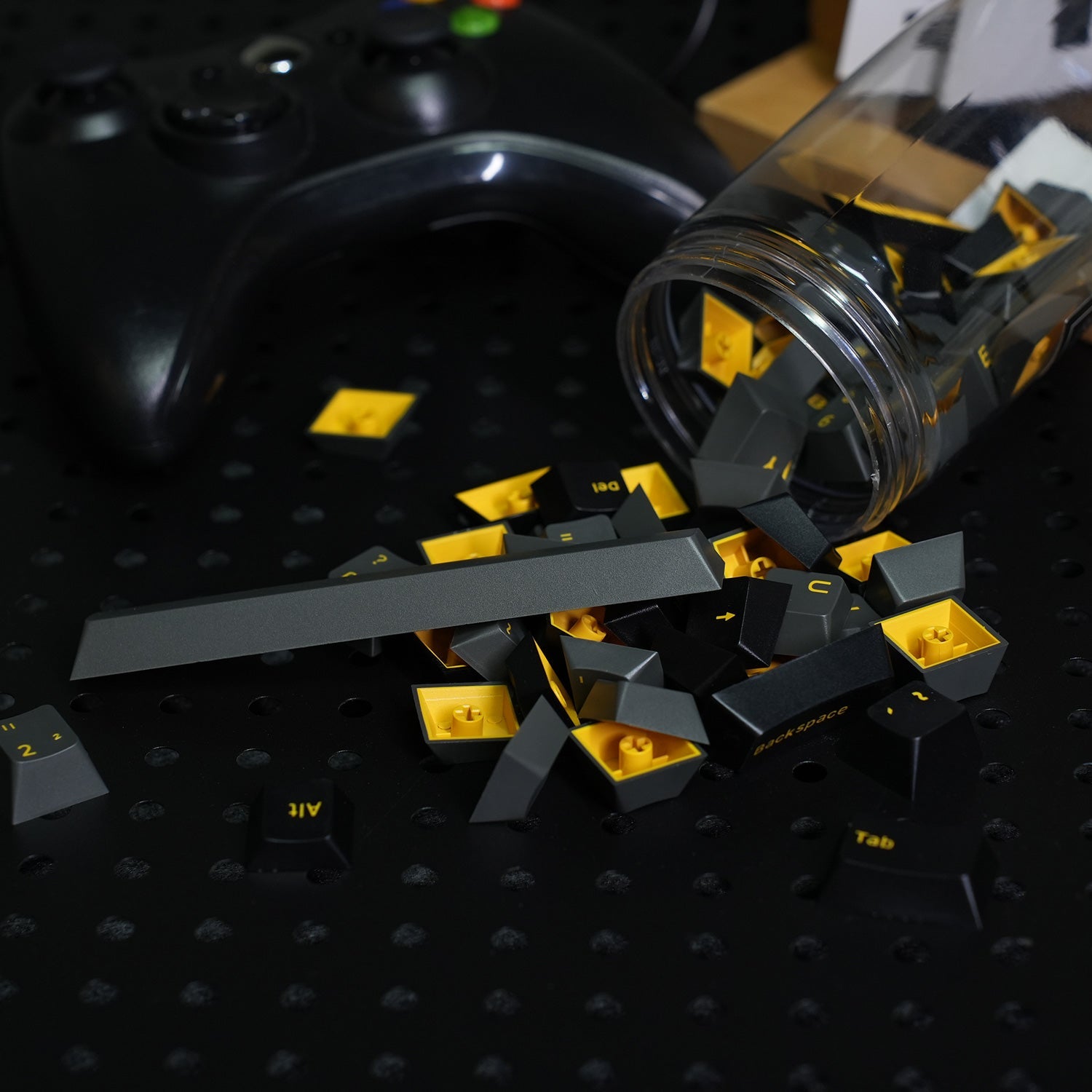 Black & Gold ISO DE Keycap Set (69-key) in the Jar Details Put on the Desk