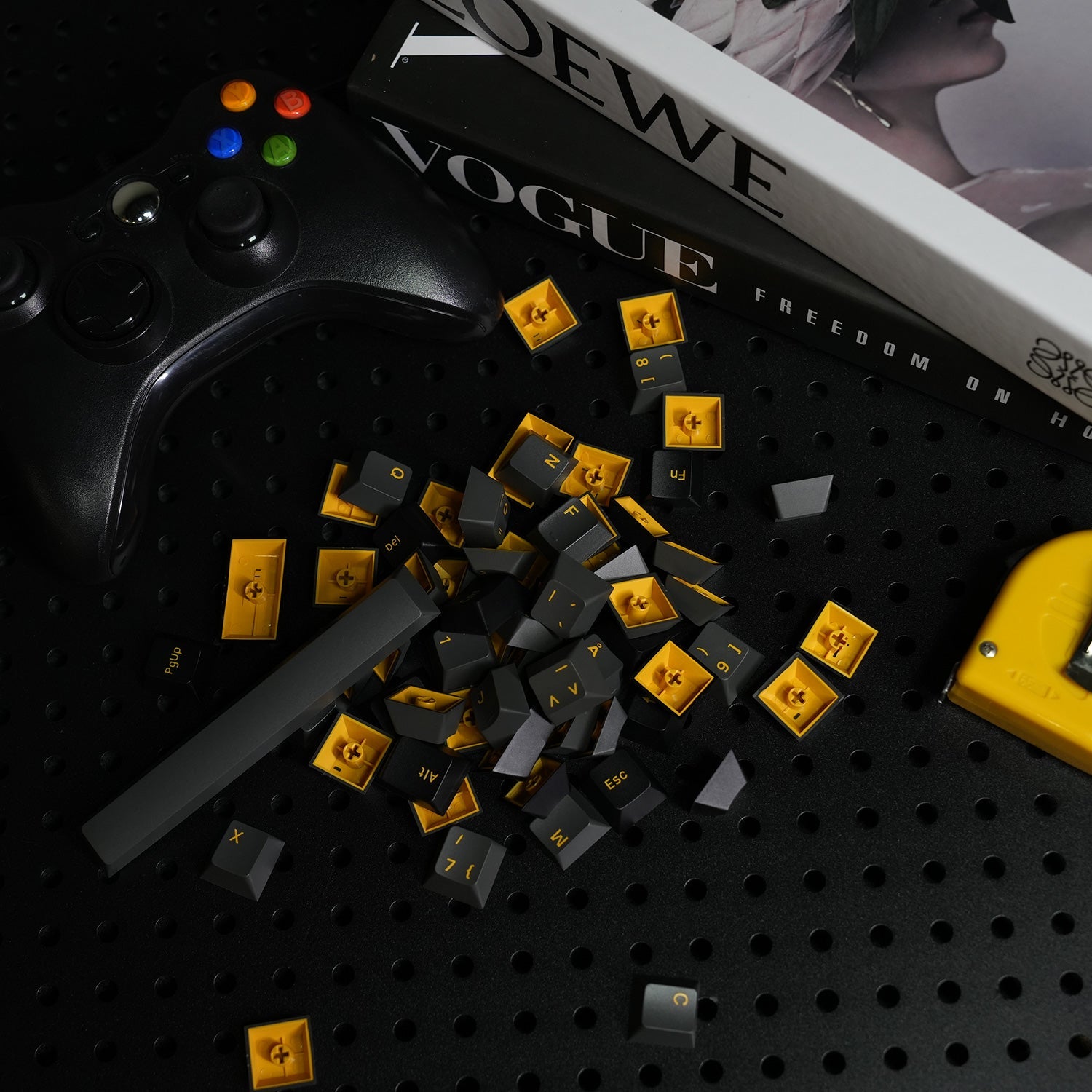 Black & Gold ISO Nordic Keycap Set (76-key) on the Desk Details