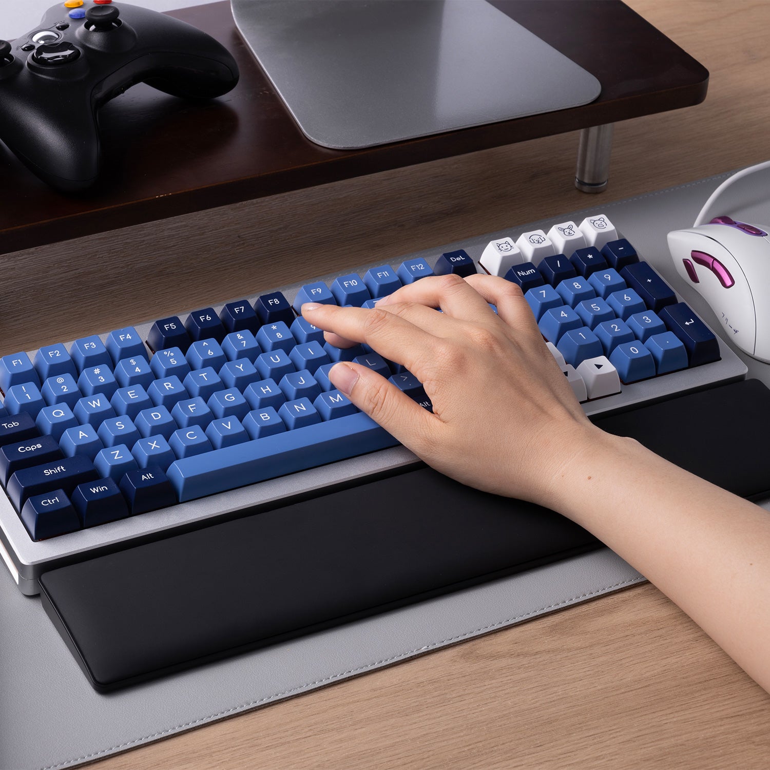 MonsGeek Wrist Rest Ergonomic Design