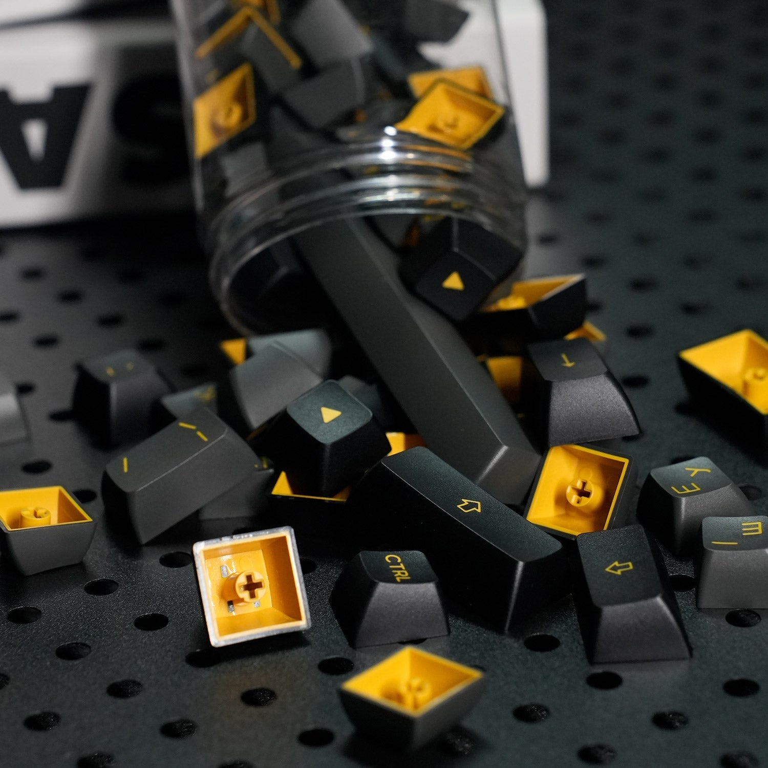 Black & Gold Cyrillic Keycap Set (68-key) Details