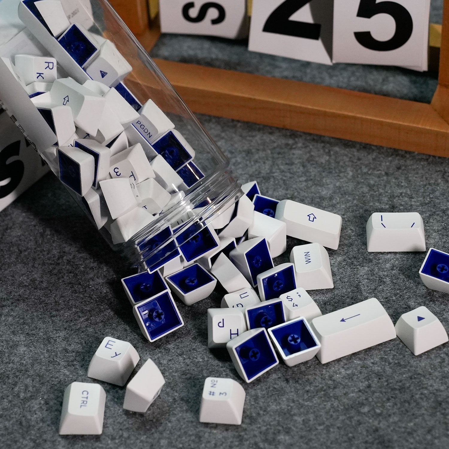 Akko Blue on White Cyrillic Keycap Set (84-key) Details